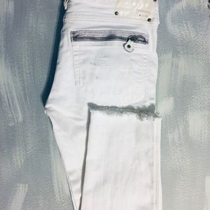 🌻distressed diesel jeans